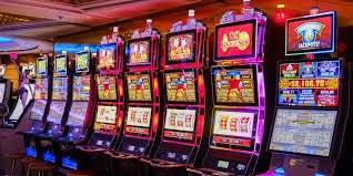 Layar permainan Ikan Jackpot di juragangame dengan ikan-ikan berwarna dan senjata penembak